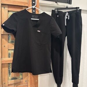 FIGS Black Scrub Top and Jogger Pants